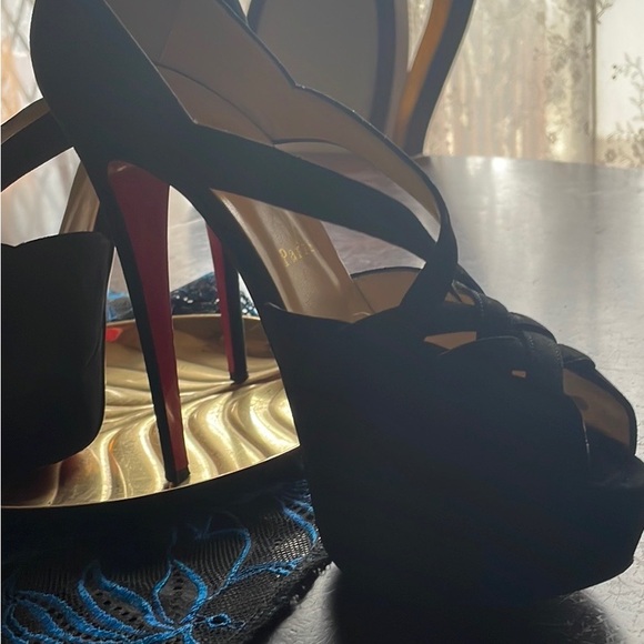 Designer heels, beautiful - Picture 3 of 5